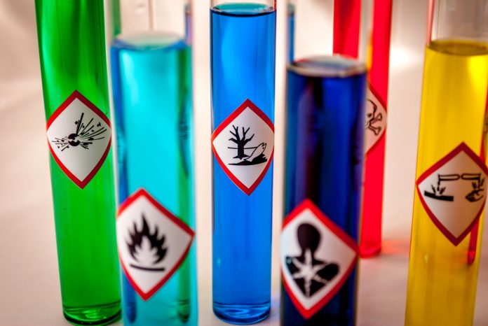 Sostanze chimiche sicure con il Regolamento REACh